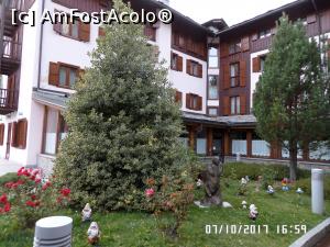 [P08] Micuța grădină a hotelului Alpechiara » foto by Alina53
 - 
<span class="allrVoted glyphicon glyphicon-heart hidden" id="av914282"></span>
<a class="m-l-10 hidden" id="sv914282" onclick="voting_Foto_DelVot(,914282,22914)" role="button">șterge vot <span class="glyphicon glyphicon-remove"></span></a>
<a id="v9914282" class=" c-red"  onclick="voting_Foto_SetVot(914282)" role="button"><span class="glyphicon glyphicon-heart-empty"></span> <b>LIKE</b> = Votează poza</a> <img class="hidden"  id="f914282W9" src="/imagini/loader.gif" border="0" /><span class="AjErrMes hidden" id="e914282ErM"></span>