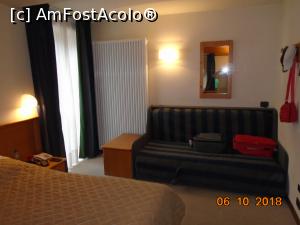 [P15] Zona camerei cu canapeaua un uriaș calorifer și ușa spre balcon » foto by Mitica49
 - 
<span class="allrVoted glyphicon glyphicon-heart hidden" id="av1022786"></span>
<a class="m-l-10 hidden" id="sv1022786" onclick="voting_Foto_DelVot(,1022786,22914)" role="button">șterge vot <span class="glyphicon glyphicon-remove"></span></a>
<a id="v91022786" class=" c-red"  onclick="voting_Foto_SetVot(1022786)" role="button"><span class="glyphicon glyphicon-heart-empty"></span> <b>LIKE</b> = Votează poza</a> <img class="hidden"  id="f1022786W9" src="/imagini/loader.gif" border="0" /><span class="AjErrMes hidden" id="e1022786ErM"></span>
