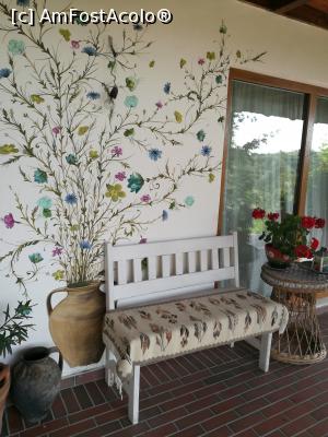 [P13] Casa Paloși; veranda » foto by crismis
 - 
<span class="allrVoted glyphicon glyphicon-heart hidden" id="av924718"></span>
<a class="m-l-10 hidden" id="sv924718" onclick="voting_Foto_DelVot(,924718,23091)" role="button">șterge vot <span class="glyphicon glyphicon-remove"></span></a>
<a id="v9924718" class=" c-red"  onclick="voting_Foto_SetVot(924718)" role="button"><span class="glyphicon glyphicon-heart-empty"></span> <b>LIKE</b> = Votează poza</a> <img class="hidden"  id="f924718W9" src="/imagini/loader.gif" border="0" /><span class="AjErrMes hidden" id="e924718ErM"></span>