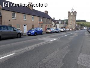 [P01] Conval Street, principala strada din Duftown. Suntem in dreptul casei noastre, Turnul cu ceas care se vede este la intersectia din centru. Orasel mic dar frumos.  » foto by Aurici
 - 
<span class="allrVoted glyphicon glyphicon-heart hidden" id="av924839"></span>
<a class="m-l-10 hidden" id="sv924839" onclick="voting_Foto_DelVot(,924839,23094)" role="button">șterge vot <span class="glyphicon glyphicon-remove"></span></a>
<a id="v9924839" class=" c-red"  onclick="voting_Foto_SetVot(924839)" role="button"><span class="glyphicon glyphicon-heart-empty"></span> <b>LIKE</b> = Votează poza</a> <img class="hidden"  id="f924839W9" src="/imagini/loader.gif" border="0" /><span class="AjErrMes hidden" id="e924839ErM"></span>
