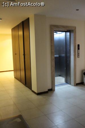 [P30] Jabal Amman Hotel, holul și liftul la etaj » foto by mprofeanu
 - 
<span class="allrVoted glyphicon glyphicon-heart hidden" id="av925128"></span>
<a class="m-l-10 hidden" id="sv925128" onclick="voting_Foto_DelVot(,925128,23113)" role="button">șterge vot <span class="glyphicon glyphicon-remove"></span></a>
<a id="v9925128" class=" c-red"  onclick="voting_Foto_SetVot(925128)" role="button"><span class="glyphicon glyphicon-heart-empty"></span> <b>LIKE</b> = Votează poza</a> <img class="hidden"  id="f925128W9" src="/imagini/loader.gif" border="0" /><span class="AjErrMes hidden" id="e925128ErM"></span>