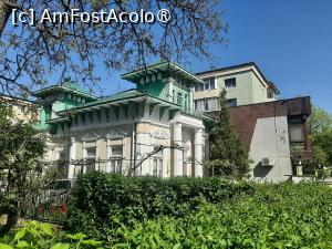 [P46] Vilă pe Bd. Republicii
(tata spune că aici locuia dr. Teodorescu, dar cred că se înșală) » foto by adso
 - 
<span class="allrVoted glyphicon glyphicon-heart hidden" id="av1522558"></span>
<a class="m-l-10 hidden" id="sv1522558" onclick="voting_Foto_DelVot(,1522558,23117)" role="button">șterge vot <span class="glyphicon glyphicon-remove"></span></a>
<a id="v91522558" class=" c-red"  onclick="voting_Foto_SetVot(1522558)" role="button"><span class="glyphicon glyphicon-heart-empty"></span> <b>LIKE</b> = Votează poza</a> <img class="hidden"  id="f1522558W9" src="/imagini/loader.gif" border="0" /><span class="AjErrMes hidden" id="e1522558ErM"></span>