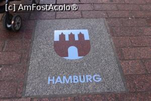 [P45] Toruń, Strada Pietonală Szeroka, Stema unui oraș înfrățit cu Torun, erau multe astfel de steme... » foto by mprofeanu
 - 
<span class="allrVoted glyphicon glyphicon-heart hidden" id="av1398995"></span>
<a class="m-l-10 hidden" id="sv1398995" onclick="voting_Foto_DelVot(,1398995,23133)" role="button">șterge vot <span class="glyphicon glyphicon-remove"></span></a>
<a id="v91398995" class=" c-red"  onclick="voting_Foto_SetVot(1398995)" role="button"><span class="glyphicon glyphicon-heart-empty"></span> <b>LIKE</b> = Votează poza</a> <img class="hidden"  id="f1398995W9" src="/imagini/loader.gif" border="0" /><span class="AjErrMes hidden" id="e1398995ErM"></span>