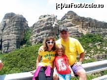 [P17] Cu fetele la Rousanou, in departare se vede Marea Meteora » foto by pepsi70ro
 - 
<span class="allrVoted glyphicon glyphicon-heart hidden" id="av134234"></span>
<a class="m-l-10 hidden" id="sv134234" onclick="voting_Foto_DelVot(,134234,23151)" role="button">șterge vot <span class="glyphicon glyphicon-remove"></span></a>
<a id="v9134234" class=" c-red"  onclick="voting_Foto_SetVot(134234)" role="button"><span class="glyphicon glyphicon-heart-empty"></span> <b>LIKE</b> = Votează poza</a> <img class="hidden"  id="f134234W9" src="/imagini/loader.gif" border="0" /><span class="AjErrMes hidden" id="e134234ErM"></span>