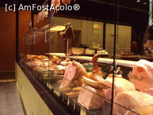 [P45] Les Halles Paul Bocuse » foto by Carmen Ion
 - 
<span class="allrVoted glyphicon glyphicon-heart hidden" id="av926614"></span>
<a class="m-l-10 hidden" id="sv926614" onclick="voting_Foto_DelVot(,926614,23156)" role="button">șterge vot <span class="glyphicon glyphicon-remove"></span></a>
<a id="v9926614" class=" c-red"  onclick="voting_Foto_SetVot(926614)" role="button"><span class="glyphicon glyphicon-heart-empty"></span> <b>LIKE</b> = Votează poza</a> <img class="hidden"  id="f926614W9" src="/imagini/loader.gif" border="0" /><span class="AjErrMes hidden" id="e926614ErM"></span>