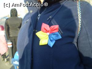 [P04] Oamenii purtau ecusoane cu tricolorul românesc.  » foto by Mihai18
 - 
<span class="allrVoted glyphicon glyphicon-heart hidden" id="av1036919"></span>
<a class="m-l-10 hidden" id="sv1036919" onclick="voting_Foto_DelVot(,1036919,23162)" role="button">șterge vot <span class="glyphicon glyphicon-remove"></span></a>
<a id="v91036919" class=" c-red"  onclick="voting_Foto_SetVot(1036919)" role="button"><span class="glyphicon glyphicon-heart-empty"></span> <b>LIKE</b> = Votează poza</a> <img class="hidden"  id="f1036919W9" src="/imagini/loader.gif" border="0" /><span class="AjErrMes hidden" id="e1036919ErM"></span>