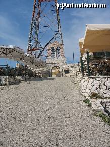 [P16] Drumul de acces spre poarta manastirii. Pe stanga si pe dreapta taverne cu mancare buna si preturi u atat de piperate cum ma asteptam. » foto by almona
 - 
<span class="allrVoted glyphicon glyphicon-heart hidden" id="av56991"></span>
<a class="m-l-10 hidden" id="sv56991" onclick="voting_Foto_DelVot(,56991,23177)" role="button">șterge vot <span class="glyphicon glyphicon-remove"></span></a>
<a id="v956991" class=" c-red"  onclick="voting_Foto_SetVot(56991)" role="button"><span class="glyphicon glyphicon-heart-empty"></span> <b>LIKE</b> = Votează poza</a> <img class="hidden"  id="f56991W9" src="/imagini/loader.gif" border="0" /><span class="AjErrMes hidden" id="e56991ErM"></span>