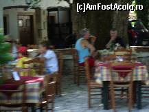 [P12] Turistii puteau face popasuri la terasele tavernelor din sat. Poza nu este foarte clara, fiind facuta de pe scuter in timpul mersului. » foto by corinka
 - 
<span class="allrVoted glyphicon glyphicon-heart hidden" id="av81166"></span>
<a class="m-l-10 hidden" id="sv81166" onclick="voting_Foto_DelVot(,81166,23177)" role="button">șterge vot <span class="glyphicon glyphicon-remove"></span></a>
<a id="v981166" class=" c-red"  onclick="voting_Foto_SetVot(81166)" role="button"><span class="glyphicon glyphicon-heart-empty"></span> <b>LIKE</b> = Votează poza</a> <img class="hidden"  id="f81166W9" src="/imagini/loader.gif" border="0" /><span class="AjErrMes hidden" id="e81166ErM"></span>