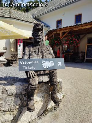 [P04] Castelul Predjama; către casa de bilete » foto by crismis
 - 
<span class="allrVoted glyphicon glyphicon-heart hidden" id="av1529259"></span>
<a class="m-l-10 hidden" id="sv1529259" onclick="voting_Foto_DelVot(,1529259,23209)" role="button">șterge vot <span class="glyphicon glyphicon-remove"></span></a>
<a id="v91529259" class=" c-red"  onclick="voting_Foto_SetVot(1529259)" role="button"><span class="glyphicon glyphicon-heart-empty"></span> <b>LIKE</b> = Votează poza</a> <img class="hidden"  id="f1529259W9" src="/imagini/loader.gif" border="0" /><span class="AjErrMes hidden" id="e1529259ErM"></span>
