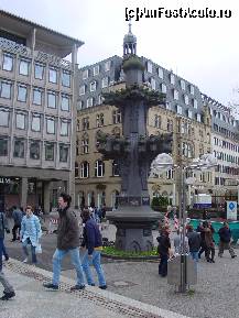 [P04] mostra a unui finial (virf de turn) la dimensiunea reala (10m inaltime). montarea acestor 'virfuri* pe turnuri a marcat finalizarea catedralei la 1880. » foto by dandana
 - 
<span class="allrVoted glyphicon glyphicon-heart hidden" id="av163642"></span>
<a class="m-l-10 hidden" id="sv163642" onclick="voting_Foto_DelVot(,163642,23236)" role="button">șterge vot <span class="glyphicon glyphicon-remove"></span></a>
<a id="v9163642" class=" c-red"  onclick="voting_Foto_SetVot(163642)" role="button"><span class="glyphicon glyphicon-heart-empty"></span> <b>LIKE</b> = Votează poza</a> <img class="hidden"  id="f163642W9" src="/imagini/loader.gif" border="0" /><span class="AjErrMes hidden" id="e163642ErM"></span>