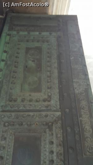 [P04] A doua usa » foto by rudy
 - 
<span class="allrVoted glyphicon glyphicon-heart hidden" id="av1016951"></span>
<a class="m-l-10 hidden" id="sv1016951" onclick="voting_Foto_DelVot(,1016951,23242)" role="button">șterge vot <span class="glyphicon glyphicon-remove"></span></a>
<a id="v91016951" class=" c-red"  onclick="voting_Foto_SetVot(1016951)" role="button"><span class="glyphicon glyphicon-heart-empty"></span> <b>LIKE</b> = Votează poza</a> <img class="hidden"  id="f1016951W9" src="/imagini/loader.gif" border="0" /><span class="AjErrMes hidden" id="e1016951ErM"></span>