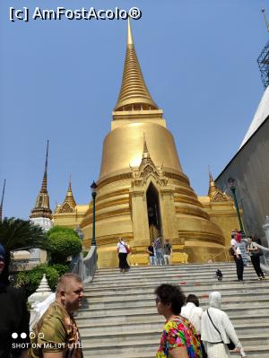 [P03] Stupă aurită - Marele Palat -Bangkok » foto by Pușcașu Marin
 - 
<span class="allrVoted glyphicon glyphicon-heart hidden" id="av1390324"></span>
<a class="m-l-10 hidden" id="sv1390324" onclick="voting_Foto_DelVot(,1390324,23285)" role="button">șterge vot <span class="glyphicon glyphicon-remove"></span></a>
<a id="v91390324" class=" c-red"  onclick="voting_Foto_SetVot(1390324)" role="button"><span class="glyphicon glyphicon-heart-empty"></span> <b>LIKE</b> = Votează poza</a> <img class="hidden"  id="f1390324W9" src="/imagini/loader.gif" border="0" /><span class="AjErrMes hidden" id="e1390324ErM"></span>