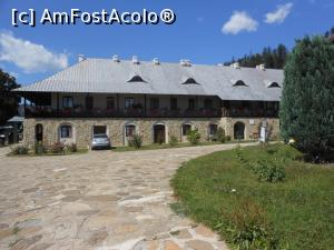 [P05] Mănăstirea Almaș - Corp de chilii. » foto by iulianic
 - 
<span class="allrVoted glyphicon glyphicon-heart hidden" id="av1189396"></span>
<a class="m-l-10 hidden" id="sv1189396" onclick="voting_Foto_DelVot(,1189396,23413)" role="button">șterge vot <span class="glyphicon glyphicon-remove"></span></a>
<a id="v91189396" class=" c-red"  onclick="voting_Foto_SetVot(1189396)" role="button"><span class="glyphicon glyphicon-heart-empty"></span> <b>LIKE</b> = Votează poza</a> <img class="hidden"  id="f1189396W9" src="/imagini/loader.gif" border="0" /><span class="AjErrMes hidden" id="e1189396ErM"></span>