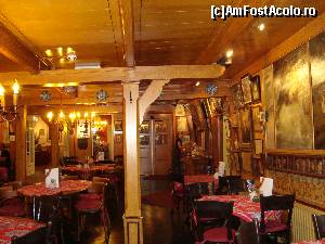 [P14] Hotel Spaander -detaliu -tablouri in interior, primite de la diversi artisti, care au platit altfel, nu cash.  » foto by mireille
 - 
<span class="allrVoted glyphicon glyphicon-heart hidden" id="av585843"></span>
<a class="m-l-10 hidden" id="sv585843" onclick="voting_Foto_DelVot(,585843,23417)" role="button">șterge vot <span class="glyphicon glyphicon-remove"></span></a>
<a id="v9585843" class=" c-red"  onclick="voting_Foto_SetVot(585843)" role="button"><span class="glyphicon glyphicon-heart-empty"></span> <b>LIKE</b> = Votează poza</a> <img class="hidden"  id="f585843W9" src="/imagini/loader.gif" border="0" /><span class="AjErrMes hidden" id="e585843ErM"></span>