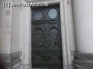 [P03] Ușă laterală de intrare în Dom.  » foto by mihaelavoicu
 - 
<span class="allrVoted glyphicon glyphicon-heart hidden" id="av944145"></span>
<a class="m-l-10 hidden" id="sv944145" onclick="voting_Foto_DelVot(,944145,23441)" role="button">șterge vot <span class="glyphicon glyphicon-remove"></span></a>
<a id="v9944145" class=" c-red"  onclick="voting_Foto_SetVot(944145)" role="button"><span class="glyphicon glyphicon-heart-empty"></span> <b>LIKE</b> = Votează poza</a> <img class="hidden"  id="f944145W9" src="/imagini/loader.gif" border="0" /><span class="AjErrMes hidden" id="e944145ErM"></span>
