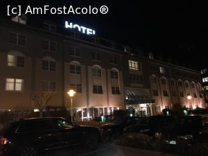 [P05] Hotelul, tot din parcare insa by night » foto by Trank
 - 
<span class="allrVoted glyphicon glyphicon-heart hidden" id="av949867"></span>
<a class="m-l-10 hidden" id="sv949867" onclick="voting_Foto_DelVot(,949867,23527)" role="button">șterge vot <span class="glyphicon glyphicon-remove"></span></a>
<a id="v9949867" class=" c-red"  onclick="voting_Foto_SetVot(949867)" role="button"><span class="glyphicon glyphicon-heart-empty"></span> <b>LIKE</b> = Votează poza</a> <img class="hidden"  id="f949867W9" src="/imagini/loader.gif" border="0" /><span class="AjErrMes hidden" id="e949867ErM"></span>