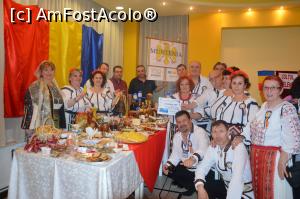 P01 [MAR-2018] Echipa 'Muntenia' în jurul standului de prezentare-degustare de la hotelul Parc, Alba Iulia. 