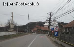 [P09] Biserica și monumentul eroului necunoscut.  » foto by Carmen Ion
 - 
<span class="allrVoted glyphicon glyphicon-heart hidden" id="av957153"></span>
<a class="m-l-10 hidden" id="sv957153" onclick="voting_Foto_DelVot(,957153,23551)" role="button">șterge vot <span class="glyphicon glyphicon-remove"></span></a>
<a id="v9957153" class=" c-red"  onclick="voting_Foto_SetVot(957153)" role="button"><span class="glyphicon glyphicon-heart-empty"></span> <b>LIKE</b> = Votează poza</a> <img class="hidden"  id="f957153W9" src="/imagini/loader.gif" border="0" /><span class="AjErrMes hidden" id="e957153ErM"></span>