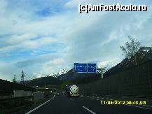 [P06] suntem inainte de Innsbruck.Pe aici se merge in dreapta spre Wattens, unde se afla Muzeul Cristalelor Swarovski. » foto by adryana
 - 
<span class="allrVoted glyphicon glyphicon-heart hidden" id="av317985"></span>
<a class="m-l-10 hidden" id="sv317985" onclick="voting_Foto_DelVot(,317985,23568)" role="button">șterge vot <span class="glyphicon glyphicon-remove"></span></a>
<a id="v9317985" class=" c-red"  onclick="voting_Foto_SetVot(317985)" role="button"><span class="glyphicon glyphicon-heart-empty"></span> <b>LIKE</b> = Votează poza</a> <img class="hidden"  id="f317985W9" src="/imagini/loader.gif" border="0" /><span class="AjErrMes hidden" id="e317985ErM"></span>