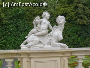 [P38] Complexul muzeal Wilanow: Grădina barocă (statuie cu copil pe balustrada zidului terasei de sus)  » foto by mariana.olaru
 - 
<span class="allrVoted glyphicon glyphicon-heart hidden" id="av954385"></span>
<a class="m-l-10 hidden" id="sv954385" onclick="voting_Foto_DelVot(,954385,23586)" role="button">șterge vot <span class="glyphicon glyphicon-remove"></span></a>
<a id="v9954385" class=" c-red"  onclick="voting_Foto_SetVot(954385)" role="button"><span class="glyphicon glyphicon-heart-empty"></span> <b>LIKE</b> = Votează poza</a> <img class="hidden"  id="f954385W9" src="/imagini/loader.gif" border="0" /><span class="AjErrMes hidden" id="e954385ErM"></span>