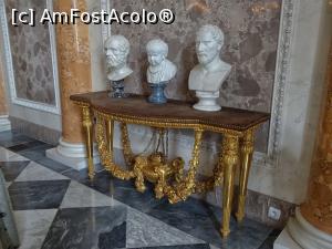 [P27] Muzeul Palatului Wilanow: masa franceză încrustată cu onix și lampă de iluminare sub blat din Marele vestibul » foto by mariana.olaru
 - 
<span class="allrVoted glyphicon glyphicon-heart hidden" id="av962317"></span>
<a class="m-l-10 hidden" id="sv962317" onclick="voting_Foto_DelVot(,962317,23586)" role="button">șterge vot <span class="glyphicon glyphicon-remove"></span></a>
<a id="v9962317" class=" c-red"  onclick="voting_Foto_SetVot(962317)" role="button"><span class="glyphicon glyphicon-heart-empty"></span> <b>LIKE</b> = Votează poza</a> <img class="hidden"  id="f962317W9" src="/imagini/loader.gif" border="0" /><span class="AjErrMes hidden" id="e962317ErM"></span>