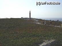 P01 [SEP-2009] Crucea de piatra cu cuvintele poetului Luis de Camoes, care spun tuturor ca la Cabo da Roca este 'locul unde se termina pamantul si incepe marea'.