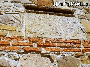 [P16] Biserica din Borzesti / Pisania, in slavona, sapata in piatra la intrarea in biserica. Aici este mentionat ca domnitorul Stefan cel Mare a ridicat biserica impreuna cu preaiubitul sau fiu Alexandru.  » foto by nicoletass
 - 
<span class="allrVoted glyphicon glyphicon-heart hidden" id="av362687"></span>
<a class="m-l-10 hidden" id="sv362687" onclick="voting_Foto_DelVot(,362687,23778)" role="button">șterge vot <span class="glyphicon glyphicon-remove"></span></a>
<a id="v9362687" class=" c-red"  onclick="voting_Foto_SetVot(362687)" role="button"><span class="glyphicon glyphicon-heart-empty"></span> <b>LIKE</b> = Votează poza</a> <img class="hidden"  id="f362687W9" src="/imagini/loader.gif" border="0" /><span class="AjErrMes hidden" id="e362687ErM"></span>