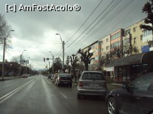 [P04] Înaintăm pe strada mărginită de bloculeţe construite în anii 1960. » foto by Carmen Ion
 - 
<span class="allrVoted glyphicon glyphicon-heart hidden" id="av845161"></span>
<a class="m-l-10 hidden" id="sv845161" onclick="voting_Foto_DelVot(,845161,23778)" role="button">șterge vot <span class="glyphicon glyphicon-remove"></span></a>
<a id="v9845161" class=" c-red"  onclick="voting_Foto_SetVot(845161)" role="button"><span class="glyphicon glyphicon-heart-empty"></span> <b>LIKE</b> = Votează poza</a> <img class="hidden"  id="f845161W9" src="/imagini/loader.gif" border="0" /><span class="AjErrMes hidden" id="e845161ErM"></span>