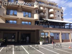 [P16] In stanga este receptia, in dreapta la etaj barul AI. Pentru a ajunge de la bar la receptie (unde este tualeta daca nu vrei sa te duci in camera) se ocoleste tot hotelul.  » foto by corinamaria
 - 
<span class="allrVoted glyphicon glyphicon-heart hidden" id="av976638"></span>
<a class="m-l-10 hidden" id="sv976638" onclick="voting_Foto_DelVot(,976638,23853)" role="button">șterge vot <span class="glyphicon glyphicon-remove"></span></a>
<a id="v9976638" class=" c-red"  onclick="voting_Foto_SetVot(976638)" role="button"><span class="glyphicon glyphicon-heart-empty"></span> <b>LIKE</b> = Votează poza</a> <img class="hidden"  id="f976638W9" src="/imagini/loader.gif" border="0" /><span class="AjErrMes hidden" id="e976638ErM"></span>