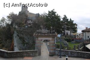 [P43] San Marino, Intrarea la Rocca a Guaita sau Prima Torre, se vede în depărtare, pantă este domoală » foto by mprofeanu
 - 
<span class="allrVoted glyphicon glyphicon-heart hidden" id="av1345721"></span>
<a class="m-l-10 hidden" id="sv1345721" onclick="voting_Foto_DelVot(,1345721,23854)" role="button">șterge vot <span class="glyphicon glyphicon-remove"></span></a>
<a id="v91345721" class=" c-red"  onclick="voting_Foto_SetVot(1345721)" role="button"><span class="glyphicon glyphicon-heart-empty"></span> <b>LIKE</b> = Votează poza</a> <img class="hidden"  id="f1345721W9" src="/imagini/loader.gif" border="0" /><span class="AjErrMes hidden" id="e1345721ErM"></span>