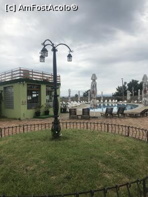 [P21] Prin curte, barul și piscina » foto by krisstinna
 - 
<span class="allrVoted glyphicon glyphicon-heart hidden" id="av985051"></span>
<a class="m-l-10 hidden" id="sv985051" onclick="voting_Foto_DelVot(,985051,23918)" role="button">șterge vot <span class="glyphicon glyphicon-remove"></span></a>
<a id="v9985051" class=" c-red"  onclick="voting_Foto_SetVot(985051)" role="button"><span class="glyphicon glyphicon-heart-empty"></span> <b>LIKE</b> = Votează poza</a> <img class="hidden"  id="f985051W9" src="/imagini/loader.gif" border="0" /><span class="AjErrMes hidden" id="e985051ErM"></span>
