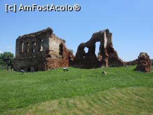[P07] Filipeștii de Târg - Ruinele palatului postelnicului Constantin Cantacuzino.  » foto by iulianic
 - 
<span class="allrVoted glyphicon glyphicon-heart hidden" id="av982403"></span>
<a class="m-l-10 hidden" id="sv982403" onclick="voting_Foto_DelVot(,982403,23926)" role="button">șterge vot <span class="glyphicon glyphicon-remove"></span></a>
<a id="v9982403" class=" c-red"  onclick="voting_Foto_SetVot(982403)" role="button"><span class="glyphicon glyphicon-heart-empty"></span> <b>LIKE</b> = Votează poza</a> <img class="hidden"  id="f982403W9" src="/imagini/loader.gif" border="0" /><span class="AjErrMes hidden" id="e982403ErM"></span>