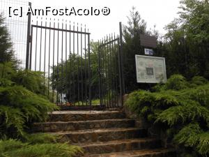 [P14] Valea Călugărească - Intrarea în curtea Muzeului 'Crama 1777'.  » foto by iulianic
 - 
<span class="allrVoted glyphicon glyphicon-heart hidden" id="av983536"></span>
<a class="m-l-10 hidden" id="sv983536" onclick="voting_Foto_DelVot(,983536,23926)" role="button">șterge vot <span class="glyphicon glyphicon-remove"></span></a>
<a id="v9983536" class=" c-red"  onclick="voting_Foto_SetVot(983536)" role="button"><span class="glyphicon glyphicon-heart-empty"></span> <b>LIKE</b> = Votează poza</a> <img class="hidden"  id="f983536W9" src="/imagini/loader.gif" border="0" /><span class="AjErrMes hidden" id="e983536ErM"></span>