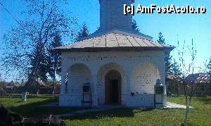 [P12] Pridvor intrare în biserica'Sf. Treime'. Măgureni jud. Prahova.  » foto by traian.leuca †
 - 
<span class="allrVoted glyphicon glyphicon-heart hidden" id="av415011"></span>
<a class="m-l-10 hidden" id="sv415011" onclick="voting_Foto_DelVot(,415011,23926)" role="button">șterge vot <span class="glyphicon glyphicon-remove"></span></a>
<a id="v9415011" class=" c-red"  onclick="voting_Foto_SetVot(415011)" role="button"><span class="glyphicon glyphicon-heart-empty"></span> <b>LIKE</b> = Votează poza</a> <img class="hidden"  id="f415011W9" src="/imagini/loader.gif" border="0" /><span class="AjErrMes hidden" id="e415011ErM"></span>