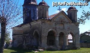 [P23] Biserica veche 'Sf. Ilie' (vedere din stânga). Ariceşti Rahtivani, jud. Prahova.  » foto by traian.leuca †
 - 
<span class="allrVoted glyphicon glyphicon-heart hidden" id="av417146"></span>
<a class="m-l-10 hidden" id="sv417146" onclick="voting_Foto_DelVot(,417146,23926)" role="button">șterge vot <span class="glyphicon glyphicon-remove"></span></a>
<a id="v9417146" class=" c-red"  onclick="voting_Foto_SetVot(417146)" role="button"><span class="glyphicon glyphicon-heart-empty"></span> <b>LIKE</b> = Votează poza</a> <img class="hidden"  id="f417146W9" src="/imagini/loader.gif" border="0" /><span class="AjErrMes hidden" id="e417146ErM"></span>