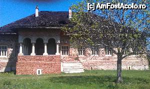 [P07] Biserica şi pridvorul conacului Pană Filipescu. Călineşti, jud. Prahova.  » foto by traian.leuca †
 - 
<span class="allrVoted glyphicon glyphicon-heart hidden" id="av417130"></span>
<a class="m-l-10 hidden" id="sv417130" onclick="voting_Foto_DelVot(,417130,23926)" role="button">șterge vot <span class="glyphicon glyphicon-remove"></span></a>
<a id="v9417130" class=" c-red"  onclick="voting_Foto_SetVot(417130)" role="button"><span class="glyphicon glyphicon-heart-empty"></span> <b>LIKE</b> = Votează poza</a> <img class="hidden"  id="f417130W9" src="/imagini/loader.gif" border="0" /><span class="AjErrMes hidden" id="e417130ErM"></span>