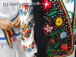 [P15] Straie vechi din Bordenii Mici. Participanți la slujba de sfințire a Bisericii noi.  » foto by mihaelavoicu
 - 
<span class="allrVoted glyphicon glyphicon-heart hidden" id="av957115"></span>
<a class="m-l-10 hidden" id="sv957115" onclick="voting_Foto_DelVot(,957115,23926)" role="button">șterge vot <span class="glyphicon glyphicon-remove"></span></a>
<a id="v9957115" class=" c-red"  onclick="voting_Foto_SetVot(957115)" role="button"><span class="glyphicon glyphicon-heart-empty"></span> <b>LIKE</b> = Votează poza</a> <img class="hidden"  id="f957115W9" src="/imagini/loader.gif" border="0" /><span class="AjErrMes hidden" id="e957115ErM"></span>