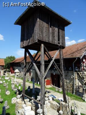 [P10] Turnul de apă din mijlocul expoziției - Sângeru, Prahova.  » foto by tata123 🔱
 - 
<span class="allrVoted glyphicon glyphicon-heart hidden" id="av998024"></span>
<a class="m-l-10 hidden" id="sv998024" onclick="voting_Foto_DelVot(,998024,23926)" role="button">șterge vot <span class="glyphicon glyphicon-remove"></span></a>
<a id="v9998024" class=" c-red"  onclick="voting_Foto_SetVot(998024)" role="button"><span class="glyphicon glyphicon-heart-empty"></span> <b>LIKE</b> = Votează poza</a> <img class="hidden"  id="f998024W9" src="/imagini/loader.gif" border="0" /><span class="AjErrMes hidden" id="e998024ErM"></span>