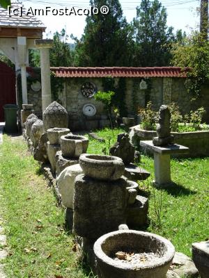 [P06] Obiectele de piatră se înșiră unul după altul în cele trei curți - Sângeru, Prahova.  » foto by tata123 🔱
 - 
<span class="allrVoted glyphicon glyphicon-heart hidden" id="av998020"></span>
<a class="m-l-10 hidden" id="sv998020" onclick="voting_Foto_DelVot(,998020,23926)" role="button">șterge vot <span class="glyphicon glyphicon-remove"></span></a>
<a id="v9998020" class=" c-red"  onclick="voting_Foto_SetVot(998020)" role="button"><span class="glyphicon glyphicon-heart-empty"></span> <b>LIKE</b> = Votează poza</a> <img class="hidden"  id="f998020W9" src="/imagini/loader.gif" border="0" /><span class="AjErrMes hidden" id="e998020ErM"></span>