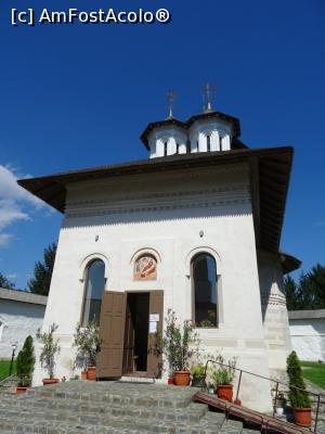 [P07] Biserica fostei mănăstiri este situată în mijlocul incintei.  » foto by tata123 🔱
 - 
<span class="allrVoted glyphicon glyphicon-heart hidden" id="av1001659"></span>
<a class="m-l-10 hidden" id="sv1001659" onclick="voting_Foto_DelVot(,1001659,23926)" role="button">șterge vot <span class="glyphicon glyphicon-remove"></span></a>
<a id="v91001659" class=" c-red"  onclick="voting_Foto_SetVot(1001659)" role="button"><span class="glyphicon glyphicon-heart-empty"></span> <b>LIKE</b> = Votează poza</a> <img class="hidden"  id="f1001659W9" src="/imagini/loader.gif" border="0" /><span class="AjErrMes hidden" id="e1001659ErM"></span>