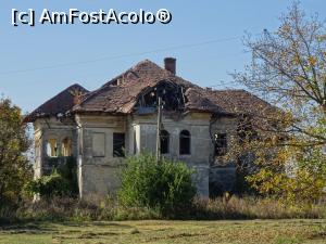 [P05] Degradare maximă - Conacul Costache Cantacuzino - Râfov.  » foto by tata123 🔱
 - 
<span class="allrVoted glyphicon glyphicon-heart hidden" id="av1042814"></span>
<a class="m-l-10 hidden" id="sv1042814" onclick="voting_Foto_DelVot(,1042814,23926)" role="button">șterge vot <span class="glyphicon glyphicon-remove"></span></a>
<a id="v91042814" class=" c-red"  onclick="voting_Foto_SetVot(1042814)" role="button"><span class="glyphicon glyphicon-heart-empty"></span> <b>LIKE</b> = Votează poza</a> <img class="hidden"  id="f1042814W9" src="/imagini/loader.gif" border="0" /><span class="AjErrMes hidden" id="e1042814ErM"></span>