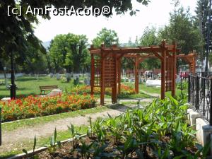 [P21] Urlați - Restaurant Dealu Mare. În imediata apropiere, parcul.  » foto by iulianic
 - 
<span class="allrVoted glyphicon glyphicon-heart hidden" id="av986303"></span>
<a class="m-l-10 hidden" id="sv986303" onclick="voting_Foto_DelVot(,986303,23947)" role="button">șterge vot <span class="glyphicon glyphicon-remove"></span></a>
<a id="v9986303" class=" c-red"  onclick="voting_Foto_SetVot(986303)" role="button"><span class="glyphicon glyphicon-heart-empty"></span> <b>LIKE</b> = Votează poza</a> <img class="hidden"  id="f986303W9" src="/imagini/loader.gif" border="0" /><span class="AjErrMes hidden" id="e986303ErM"></span>