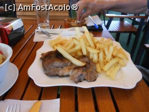 [P09] Urlați - Restaurant Dealu Mare. Pe terasă fumatul este permis înainte, după sau chiar în timpul mesei.  » foto by iulianic
 - 
<span class="allrVoted glyphicon glyphicon-heart hidden" id="av986291"></span>
<a class="m-l-10 hidden" id="sv986291" onclick="voting_Foto_DelVot(,986291,23947)" role="button">șterge vot <span class="glyphicon glyphicon-remove"></span></a>
<a id="v9986291" class=" c-red"  onclick="voting_Foto_SetVot(986291)" role="button"><span class="glyphicon glyphicon-heart-empty"></span> <b>LIKE</b> = Votează poza</a> <img class="hidden"  id="f986291W9" src="/imagini/loader.gif" border="0" /><span class="AjErrMes hidden" id="e986291ErM"></span>