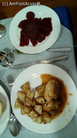 [P10] PUI CU GARNITURA DE CARTOFI SI SALATA DE SFECLA ROSIE » foto by ile57b
 - 
<span class="allrVoted glyphicon glyphicon-heart hidden" id="av1299226"></span>
<a class="m-l-10 hidden" id="sv1299226" onclick="voting_Foto_DelVot(,1299226,23969)" role="button">șterge vot <span class="glyphicon glyphicon-remove"></span></a>
<a id="v91299226" class=" c-red"  onclick="voting_Foto_SetVot(1299226)" role="button"><span class="glyphicon glyphicon-heart-empty"></span> <b>LIKE</b> = Votează poza</a> <img class="hidden"  id="f1299226W9" src="/imagini/loader.gif" border="0" /><span class="AjErrMes hidden" id="e1299226ErM"></span>