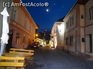 [P01] Este relativ central. Unde se vede felinarul este Piata cetatii. Bancutele sunt din fata hostelului » foto by fanespoitorul
 - 
<span class="allrVoted glyphicon glyphicon-heart hidden" id="av989352"></span>
<a class="m-l-10 hidden" id="sv989352" onclick="voting_Foto_DelVot(,989352,24024)" role="button">șterge vot <span class="glyphicon glyphicon-remove"></span></a>
<a id="v9989352" class=" c-red"  onclick="voting_Foto_SetVot(989352)" role="button"><span class="glyphicon glyphicon-heart-empty"></span> <b>LIKE</b> = Votează poza</a> <img class="hidden"  id="f989352W9" src="/imagini/loader.gif" border="0" /><span class="AjErrMes hidden" id="e989352ErM"></span>