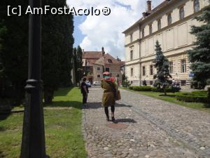 [P09] Tobosarul, pompierul, paznicul si bocsterul cetatii dupa cum ne-a explicat ca indeplinea in trecut 4 functii. Ii multumesc pt patosul cu care ne-a povestit » foto by fanespoitorul
 - 
<span class="allrVoted glyphicon glyphicon-heart hidden" id="av989487"></span>
<a class="m-l-10 hidden" id="sv989487" onclick="voting_Foto_DelVot(,989487,24024)" role="button">șterge vot <span class="glyphicon glyphicon-remove"></span></a>
<a id="v9989487" class=" c-red"  onclick="voting_Foto_SetVot(989487)" role="button"><span class="glyphicon glyphicon-heart-empty"></span> <b>LIKE</b> = Votează poza</a> <img class="hidden"  id="f989487W9" src="/imagini/loader.gif" border="0" /><span class="AjErrMes hidden" id="e989487ErM"></span>
