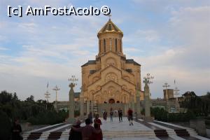 [P75] Tbilisi, Catedrala Sf. Treime, (Sameba) văzută din față, este imensă, nu se poate fotografia în totalitate de aproape » foto by mprofeanu
 - 
<span class="allrVoted glyphicon glyphicon-heart hidden" id="av1153848"></span>
<a class="m-l-10 hidden" id="sv1153848" onclick="voting_Foto_DelVot(,1153848,24087)" role="button">șterge vot <span class="glyphicon glyphicon-remove"></span></a>
<a id="v91153848" class=" c-red"  onclick="voting_Foto_SetVot(1153848)" role="button"><span class="glyphicon glyphicon-heart-empty"></span> <b>LIKE</b> = Votează poza</a> <img class="hidden"  id="f1153848W9" src="/imagini/loader.gif" border="0" /><span class="AjErrMes hidden" id="e1153848ErM"></span>