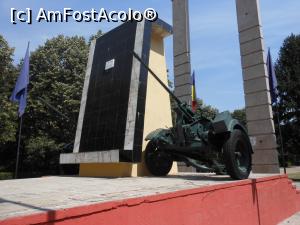 [P25] Fetești - Monumentul Eroilor.  » foto by iulianic
 - 
<span class="allrVoted glyphicon glyphicon-heart hidden" id="av1001329"></span>
<a class="m-l-10 hidden" id="sv1001329" onclick="voting_Foto_DelVot(,1001329,24182)" role="button">șterge vot <span class="glyphicon glyphicon-remove"></span></a>
<a id="v91001329" class=" c-red"  onclick="voting_Foto_SetVot(1001329)" role="button"><span class="glyphicon glyphicon-heart-empty"></span> <b>LIKE</b> = Votează poza</a> <img class="hidden"  id="f1001329W9" src="/imagini/loader.gif" border="0" /><span class="AjErrMes hidden" id="e1001329ErM"></span>