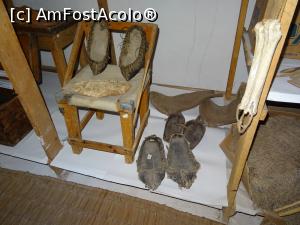 [P14] Opinci - spațiu expozițional - Gospodăria țărănească din Enisala.  » foto by tata123 🔱
 - 
<span class="allrVoted glyphicon glyphicon-heart hidden" id="av1007602"></span>
<a class="m-l-10 hidden" id="sv1007602" onclick="voting_Foto_DelVot(,1007602,24302)" role="button">șterge vot <span class="glyphicon glyphicon-remove"></span></a>
<a id="v91007602" class=" c-red"  onclick="voting_Foto_SetVot(1007602)" role="button"><span class="glyphicon glyphicon-heart-empty"></span> <b>LIKE</b> = Votează poza</a> <img class="hidden"  id="f1007602W9" src="/imagini/loader.gif" border="0" /><span class="AjErrMes hidden" id="e1007602ErM"></span>