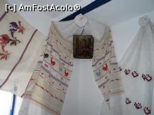 [P09] Ștergare și colțul icoanei - Gospodăria țărănească din Enisala.  » foto by tata123 🔱
 - 
<span class="allrVoted glyphicon glyphicon-heart hidden" id="av1007595"></span>
<a class="m-l-10 hidden" id="sv1007595" onclick="voting_Foto_DelVot(,1007595,24302)" role="button">șterge vot <span class="glyphicon glyphicon-remove"></span></a>
<a id="v91007595" class=" c-red"  onclick="voting_Foto_SetVot(1007595)" role="button"><span class="glyphicon glyphicon-heart-empty"></span> <b>LIKE</b> = Votează poza</a> <img class="hidden"  id="f1007595W9" src="/imagini/loader.gif" border="0" /><span class="AjErrMes hidden" id="e1007595ErM"></span>